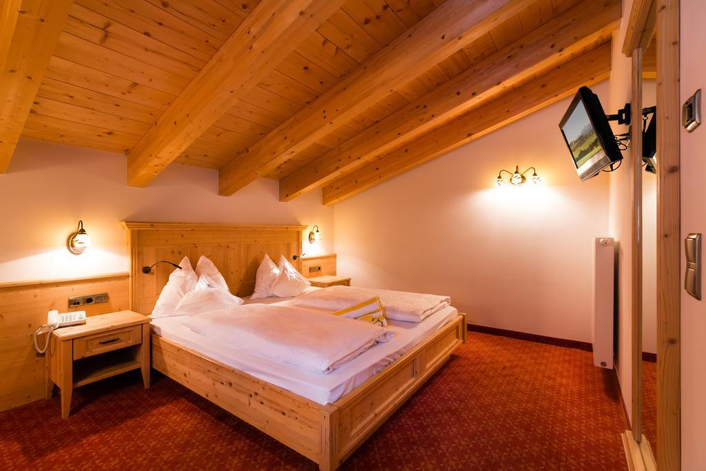 Hotel Schneeberg Family Spa Resort Ridanna Room photo