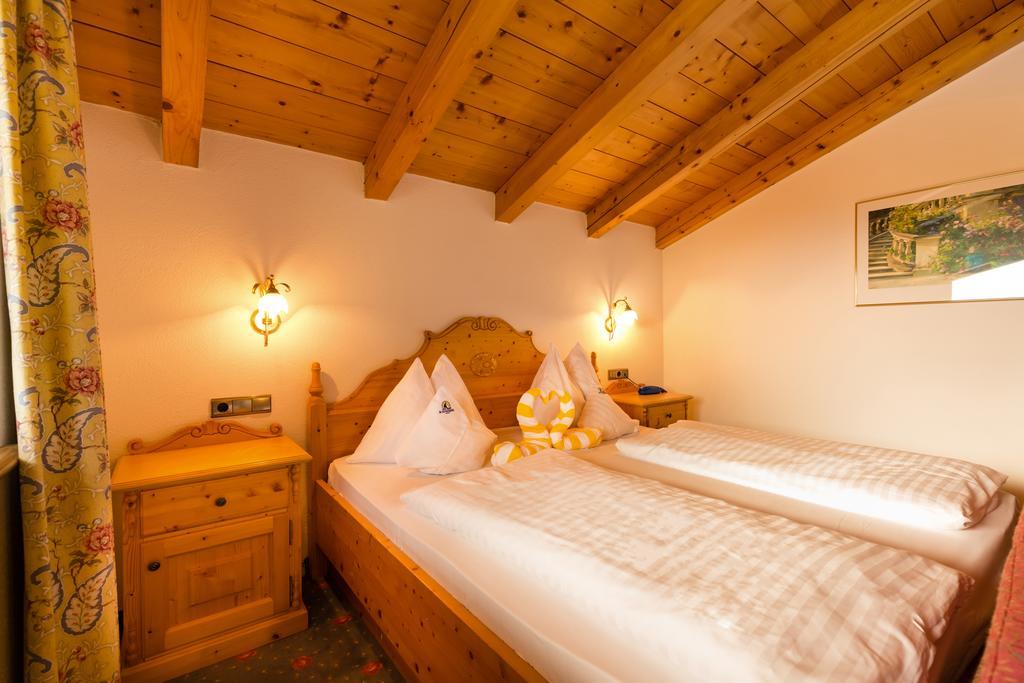 Hotel Schneeberg Family Spa Resort Ridanna Room photo