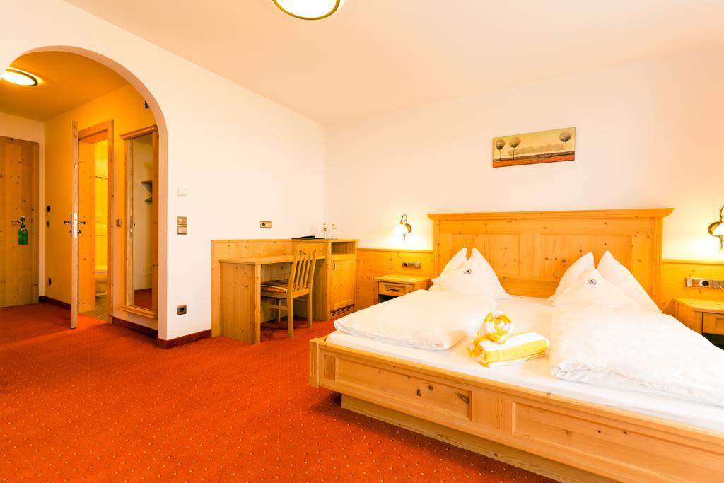 Hotel Schneeberg Family Spa Resort Ridanna Room photo