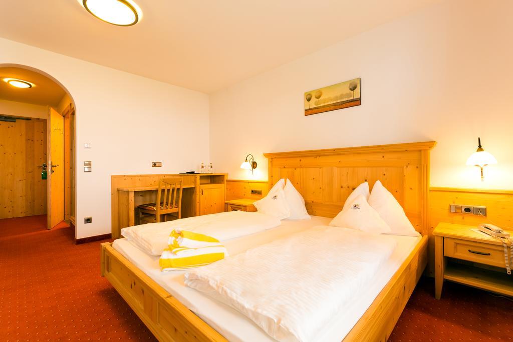 Hotel Schneeberg Family Spa Resort Ridanna Room photo